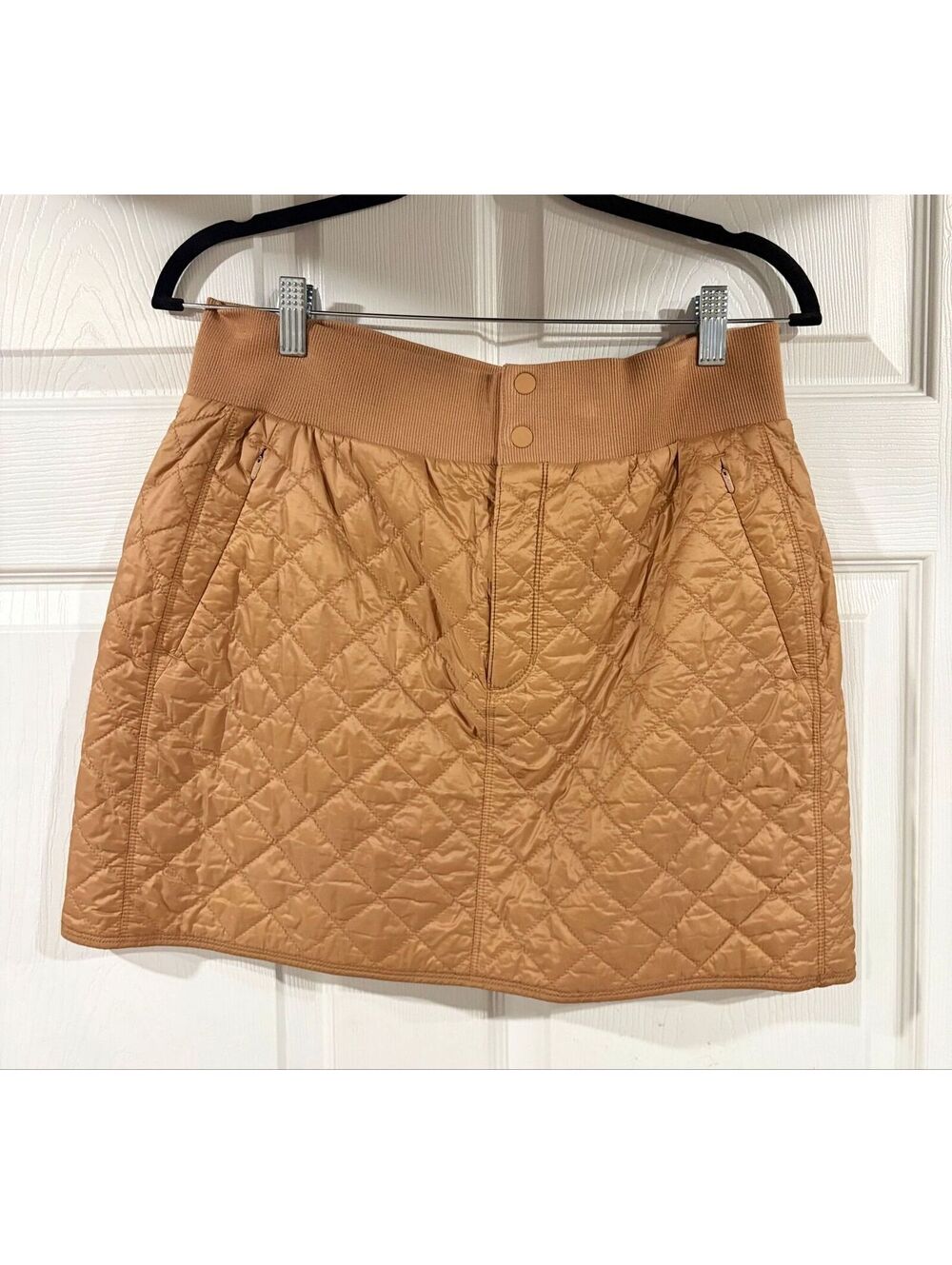 #218 Athleta quilted skirt